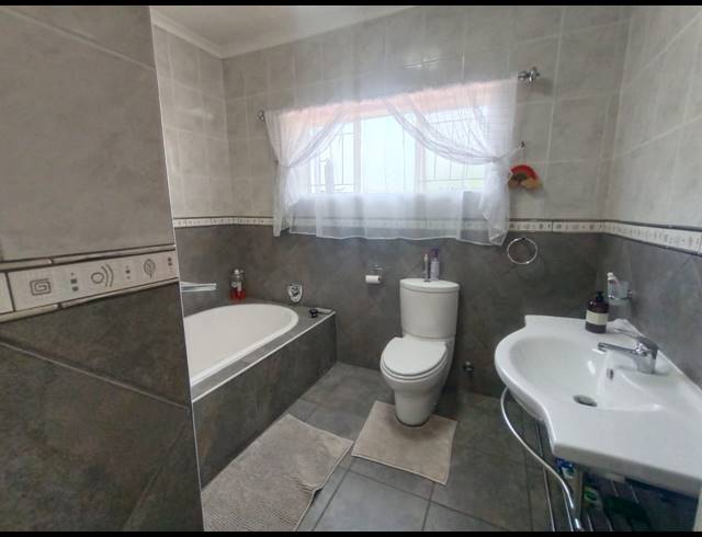 4 BEDROOM HOUSE FOR SALE IN VANDERBIJLPARK SE 3